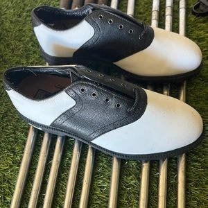 Nike Youth Golf Shoes NEW Size 4Y White And Black  Soft Spikes